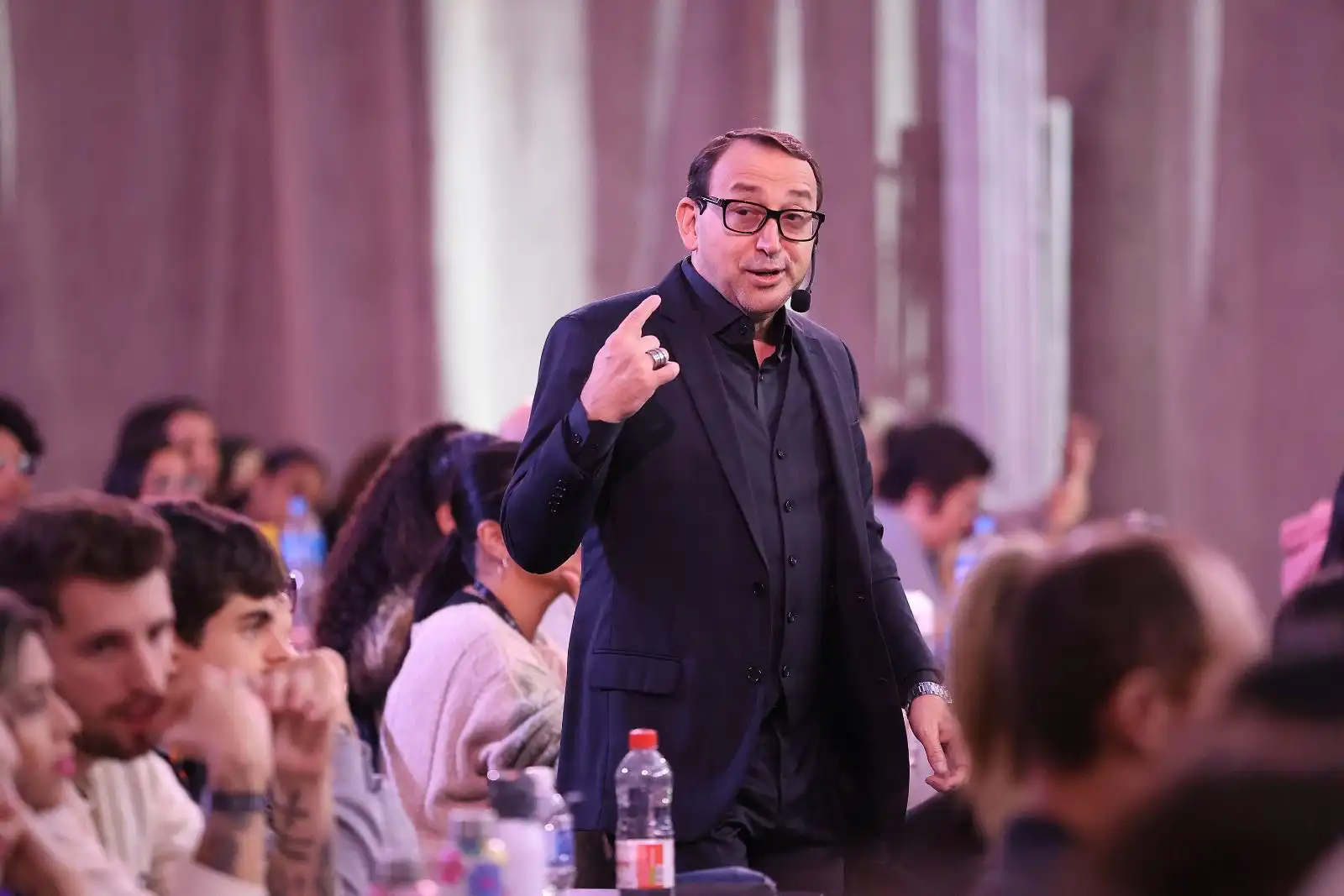 Imagem de José Roberto Marques revela nova abordagem científica sobre a mente humana ao completar seus 60 anos: “A Psicologia Marquesiana agora estuda outro lado da consciência”
