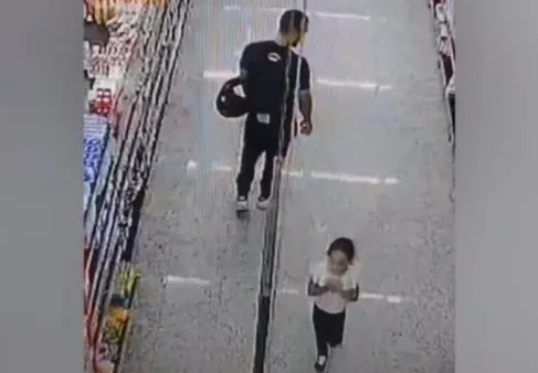Imagem de Homem é preso por filmar crianças em shopping e vender vídeos