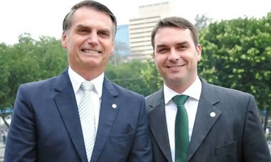 Imagem de Flávio vira advogado de Bolsonaro como tática eleitoral do PL