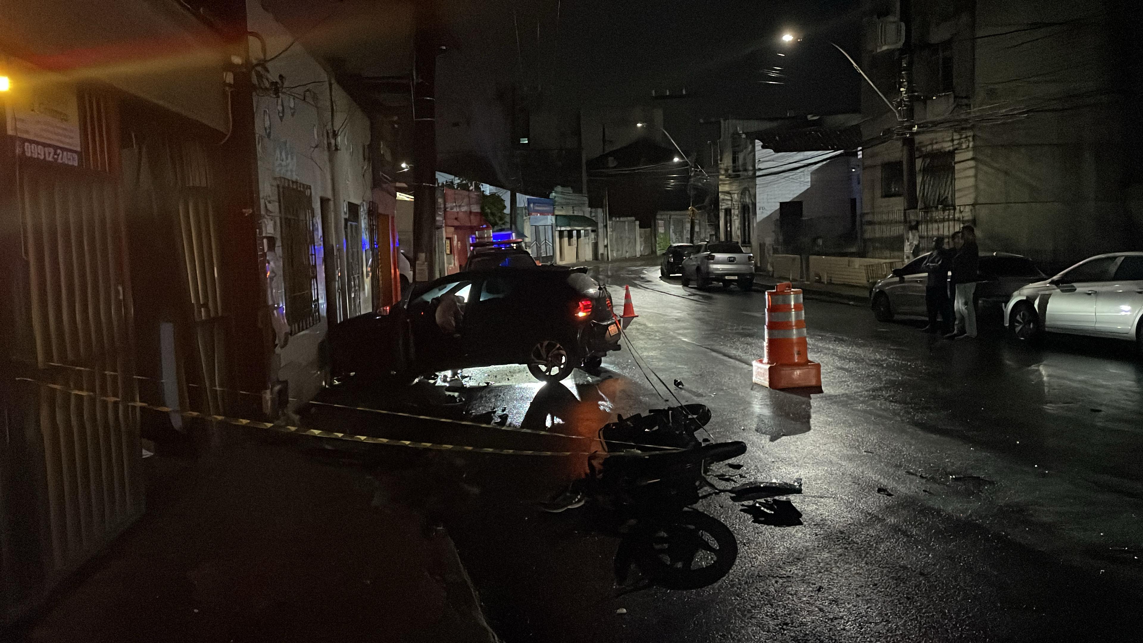 Imagem de Mototaxista morre após batida entre carro e moto em Salvador