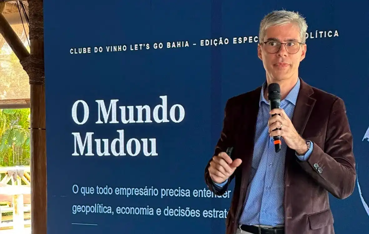 Imagem de Em evento na Praia do Forte, analista da CNN Brasil alerta empresários baianos sobre impactos e oportunidades geopolíticas