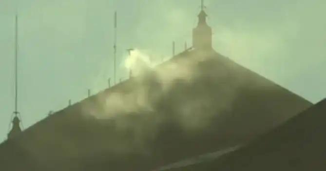 Imagem de Fumaça branca: novo papa é eleito no conclave