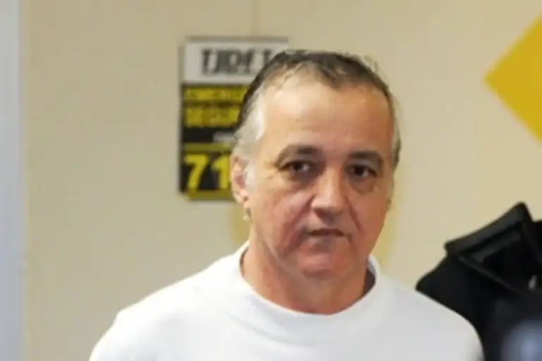 Imagem de Carlinhos Cachoeira é preso pela PF após conflito com delegado de Goiás