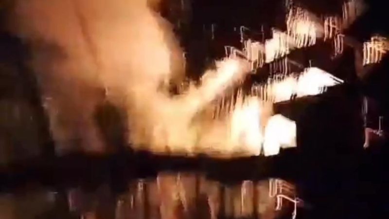 Imagem de URGENTE: Incêndio destrói restaurante em destino turístico da Bahia; veja