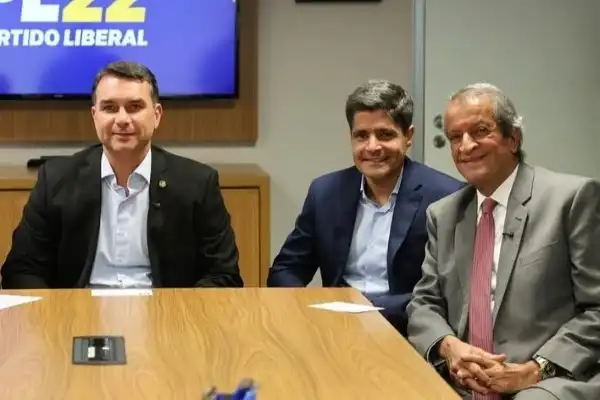 Imagem de Bolsonaristas da Bahia resistem a entrar em campanha por ACM Neto caso ex-prefeito não peça voto em Flávio, afirma O Globo