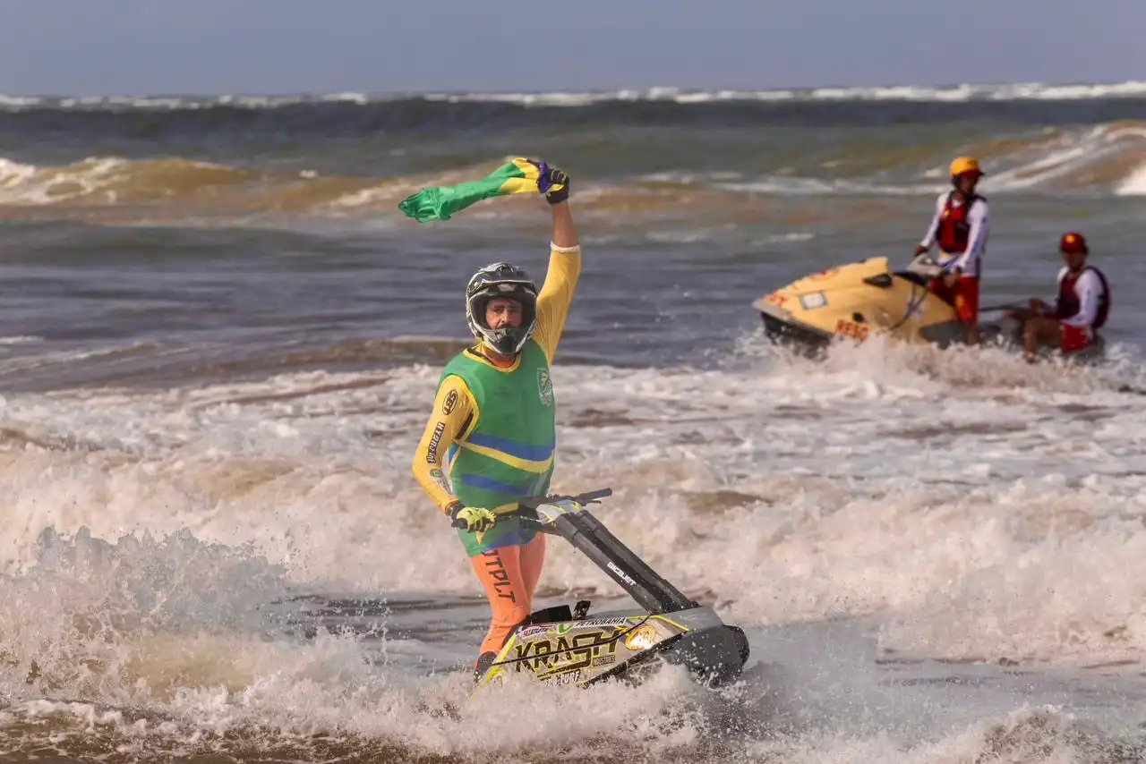 Imagem de Etapa brasileira do Jet Waves World Cup agita Camaçari (BA) com Bruno Jacob vice-campeão mundial em Guarajuba