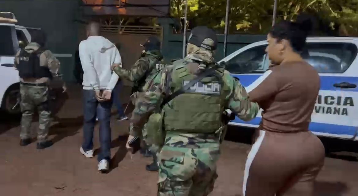 Imagem de Liderança capturada na Bolívia enviava armas e drogas para BA, SP, RJ e PE