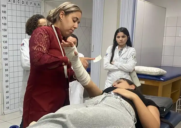 Imagem de Outubro Rosa: serviço gratuito faz atendimentos de fisioterapia no pós-operatório do câncer de mama