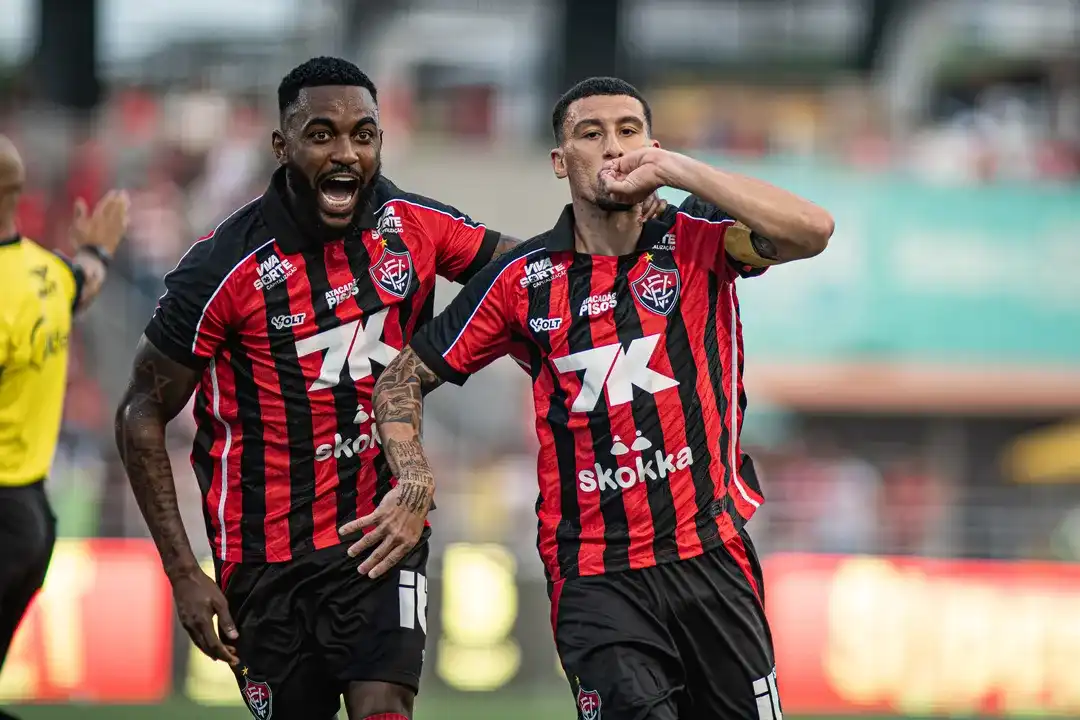 Imagem de Com gols-relâmpago, Vitória retoma favoritismo e vence o CRB por 4 a 2