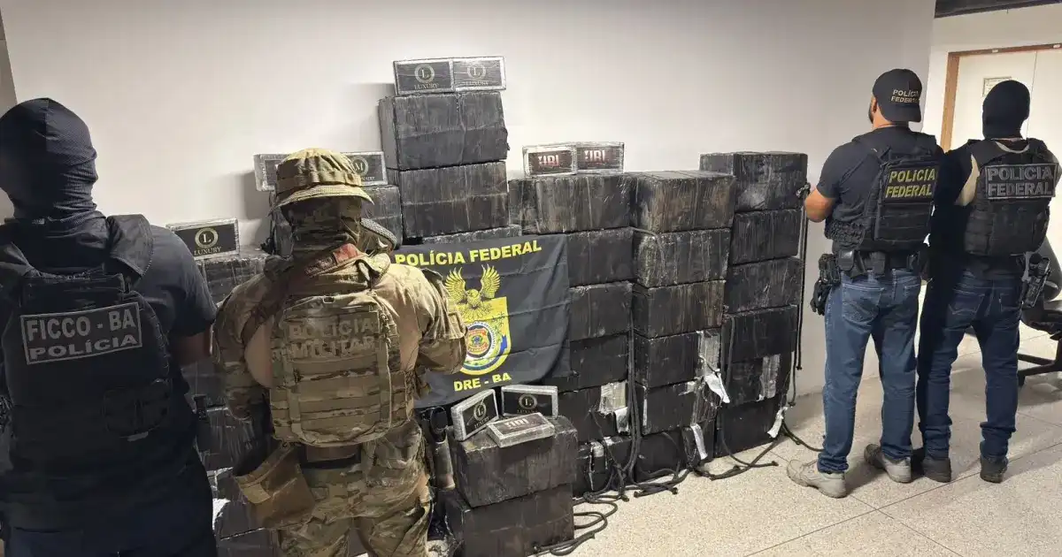 Imagem de Operação apreende 1 tonelada de cocaína e prende 9 homens no Porto de Salvador; droga seria traficada para Europa