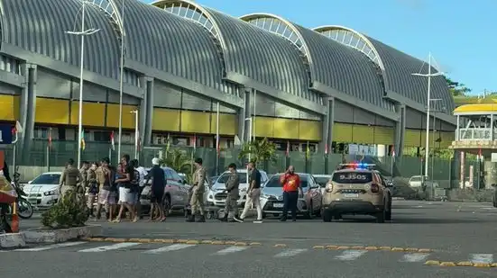 Imagem de Membros de torcida organizada do Vitória invadem mercado em Salvador e causam desespero na população