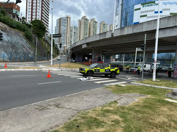 Imagem de Idosa morre após ser atropelada na Avenida Vasco da Gama, em Salvador