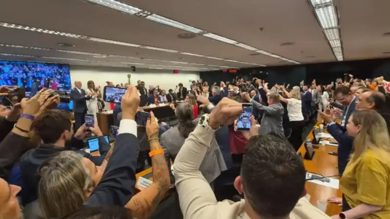 Imagem de Saiba como votaram os baianos sobre o regime de urgência do PL da Misoginia