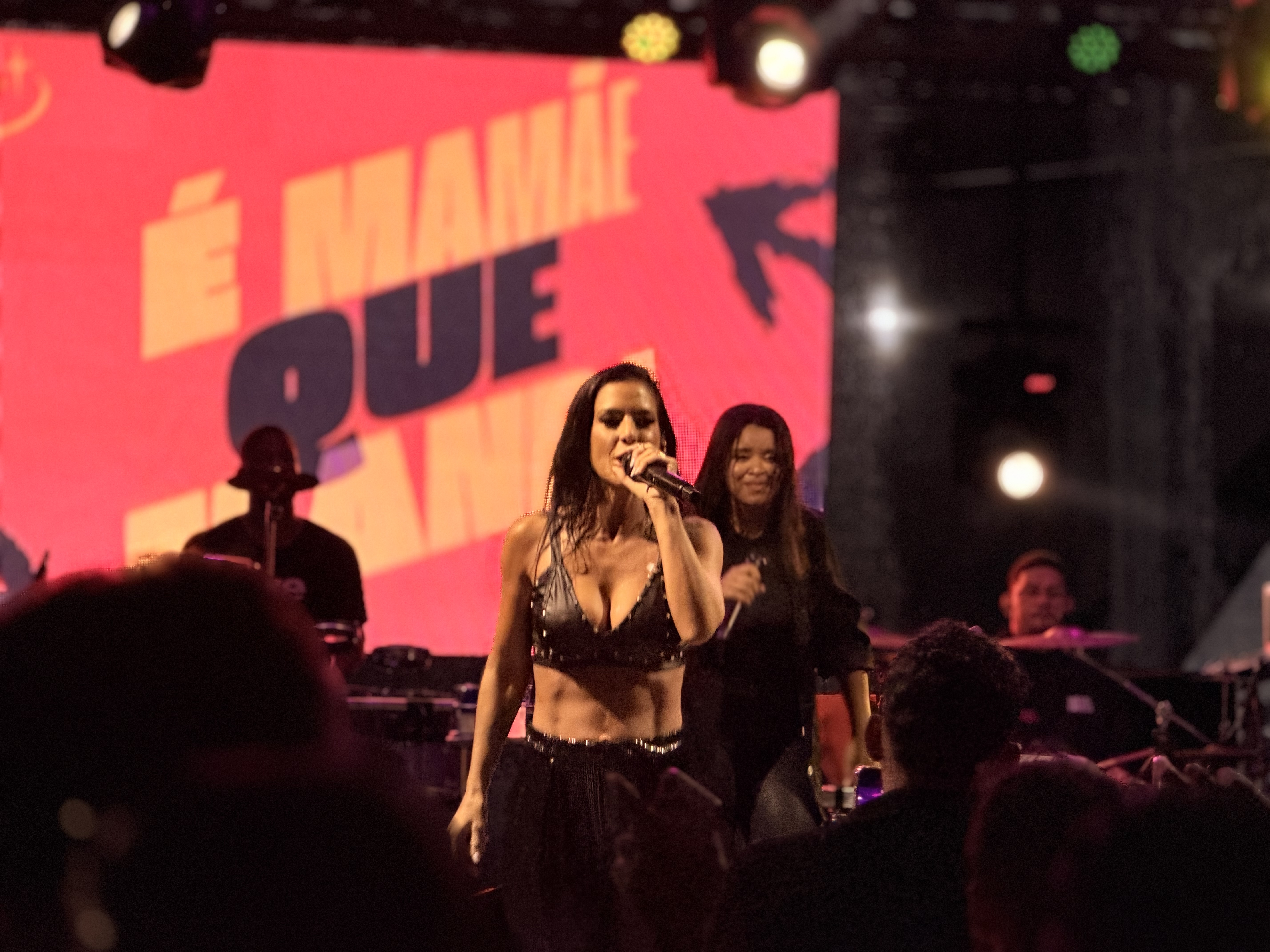 Imagem de DEU O QUE FALAR! Lari Marques vira assunto após show até 3h30 da madrugada em Valença