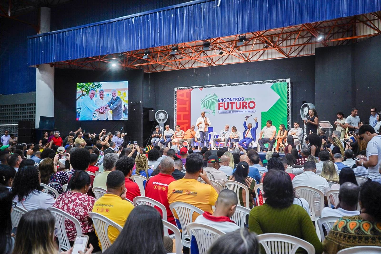 Imagem de Jerônimo demonstra força e reúne lideranças de Salvador