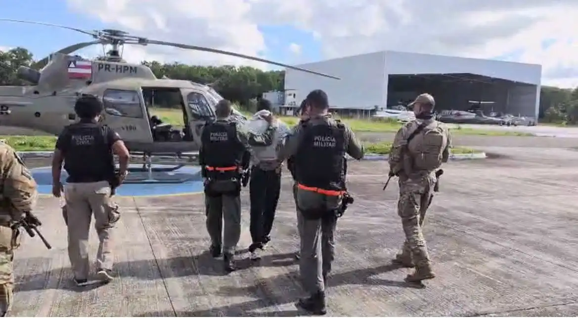 Imagem de GRAER da PM transporta para Presídio de Segurança Máxima líder de facção preso na Bolívia