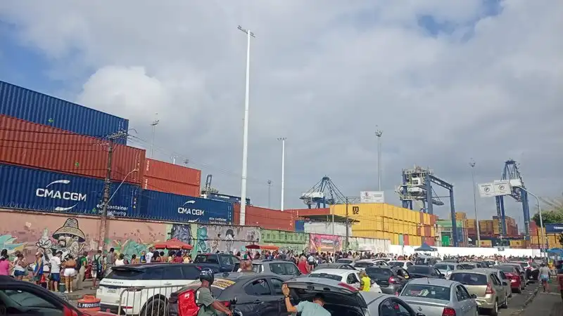 Imagem de Ferry: Motoristas enfrentam mais de 5h de espera para realizar travessia para Itaparica