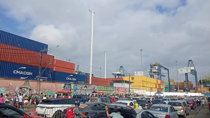 Imagem de Ferry: Motoristas enfrentam mais de 5h de espera para realizar travessia para Itaparica