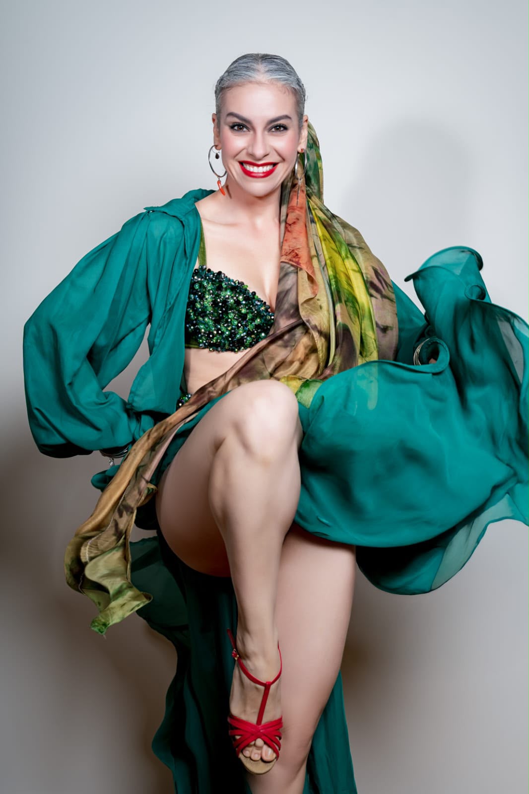 Imagem de Esmeralda Colabone, referência internacional da dança do ventre, é destaque na programação do Baladi Congress