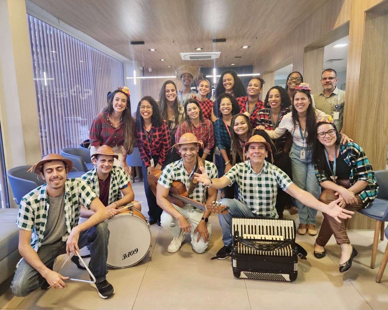 Imagem de Forró itinerante leva clima junino a pacientes e colaboradores de hospital