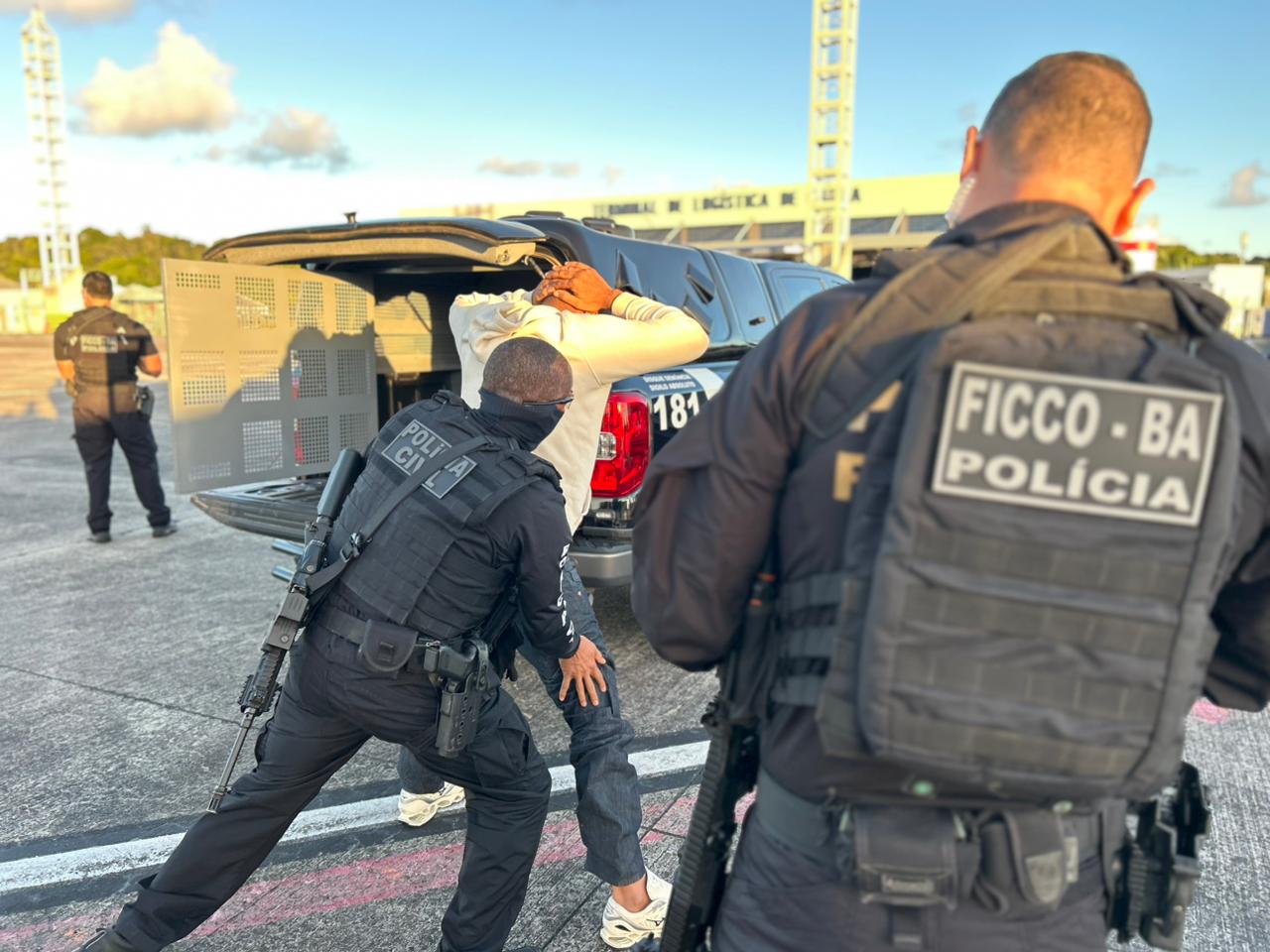 Imagem de Chega a Salvador casal líder de facção capturado pela Polícia da Bahia na Bolívia