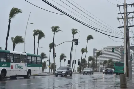 Imagem de Alerta máximo! Ciclone pode provocar 200 mm de chuva até domingo