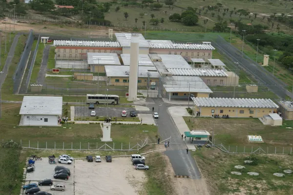 Imagem de Advogado é preso com droga escondida na bota em presídio de Serrinha
