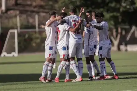 Imagem de Bahia vence no Barradão após 5 anos e encosta na liderança do Baianão