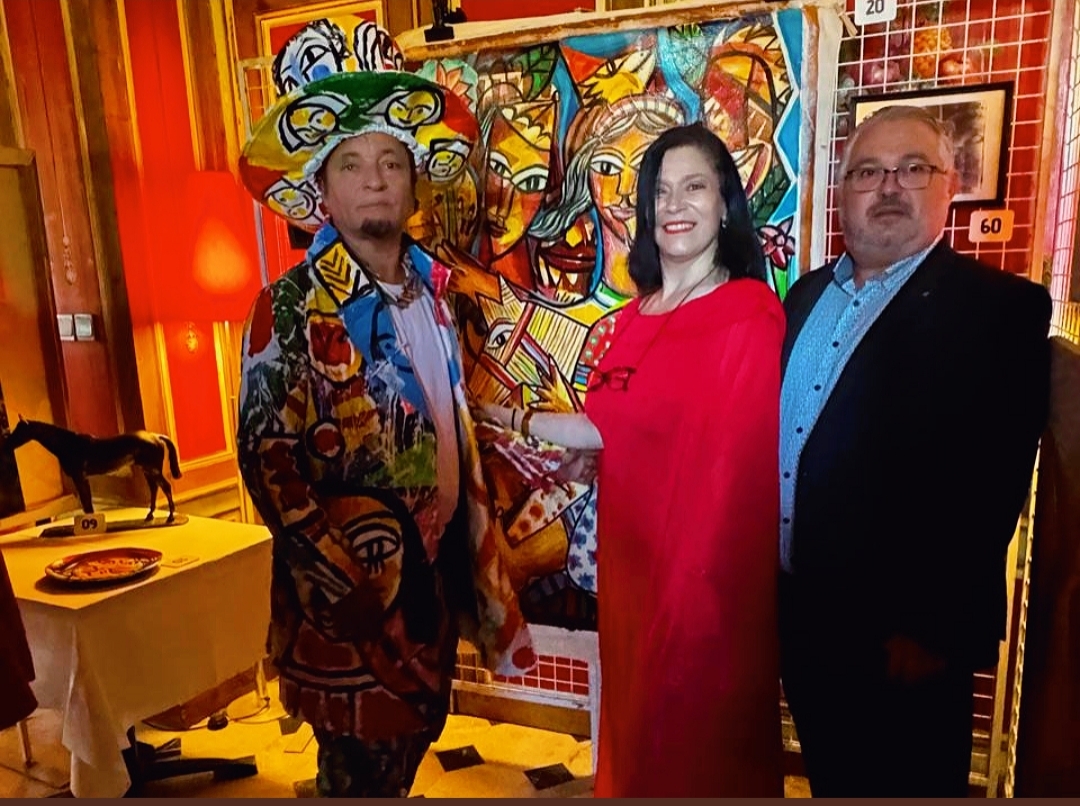 Imagem de Em noite de gala na França, a convite do Rotary, no Castelo d’Epeyssoles, o artista Menelaw Sete participa de leilão beneficente