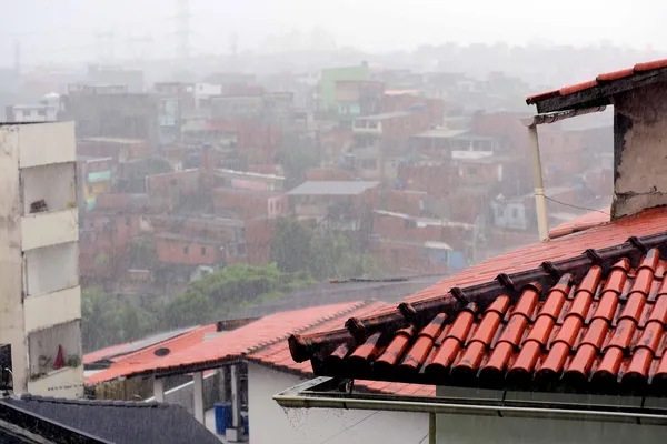 Imagem de Salvador começa semana com chuva; veja como fica o tempo até sexta-feira