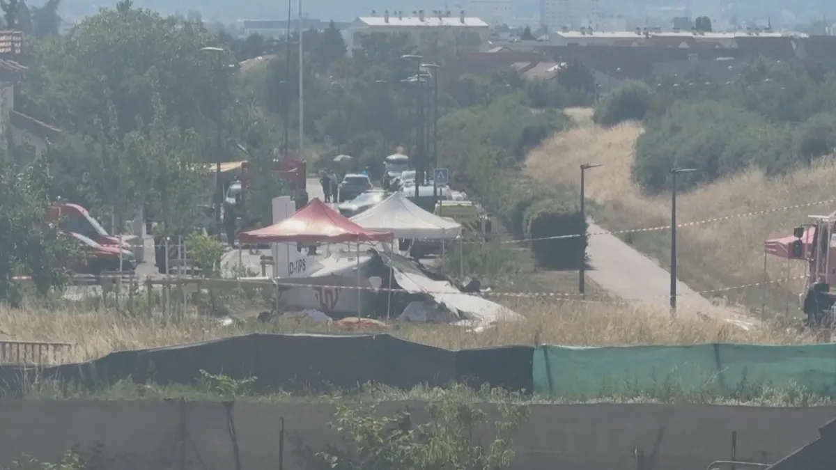 Imagem de Avião com paraquedistas cai na França e deixa 11 mortos