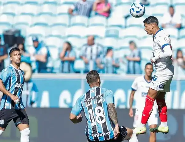 Imagem de Fora de casa, Bahia perde de 1 a 0 após pênalti polêmico para o Grêmio