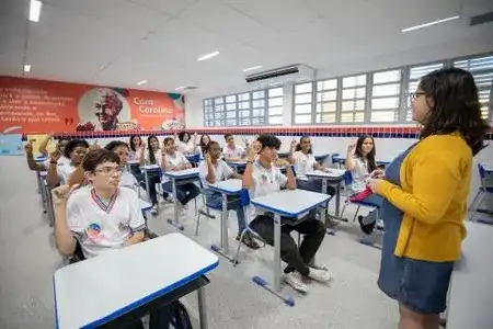 Imagem de Governo reajusta piso salarial de professores da educação básica