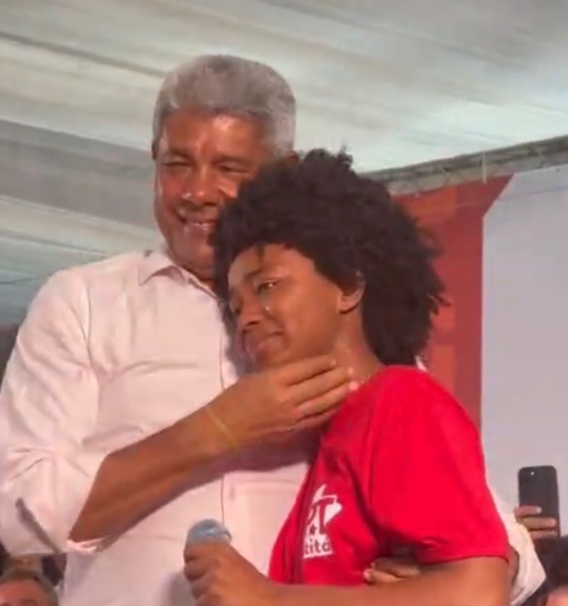 Imagem de Jerônimo Rodrigues se emociona com fala de jovem quilombola durante PGP de Irecê