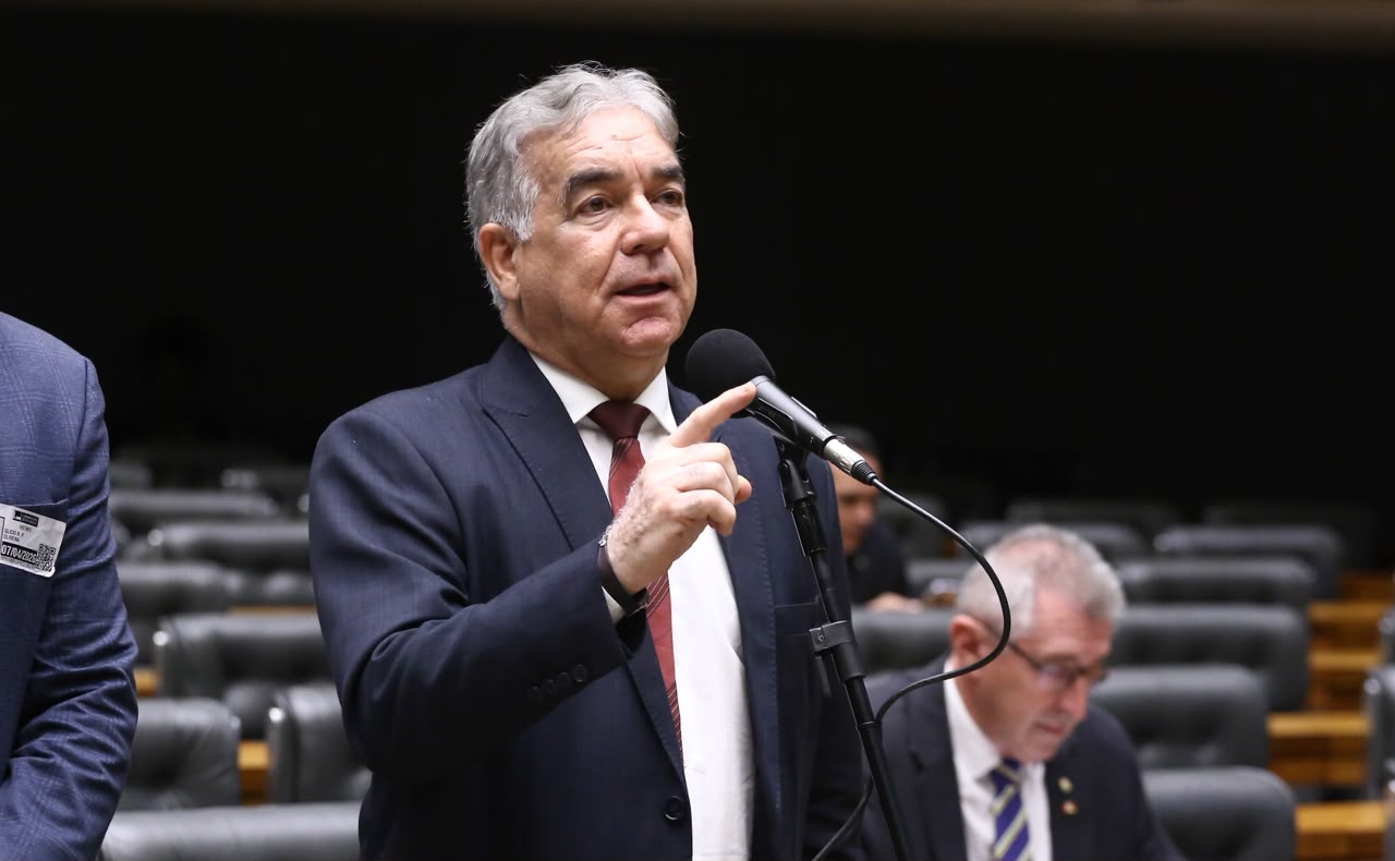 Imagem de "São provas cabais", diz deputado Zé Neto sobre 232 ligações de ACM Neto com o Rei do Lixo
