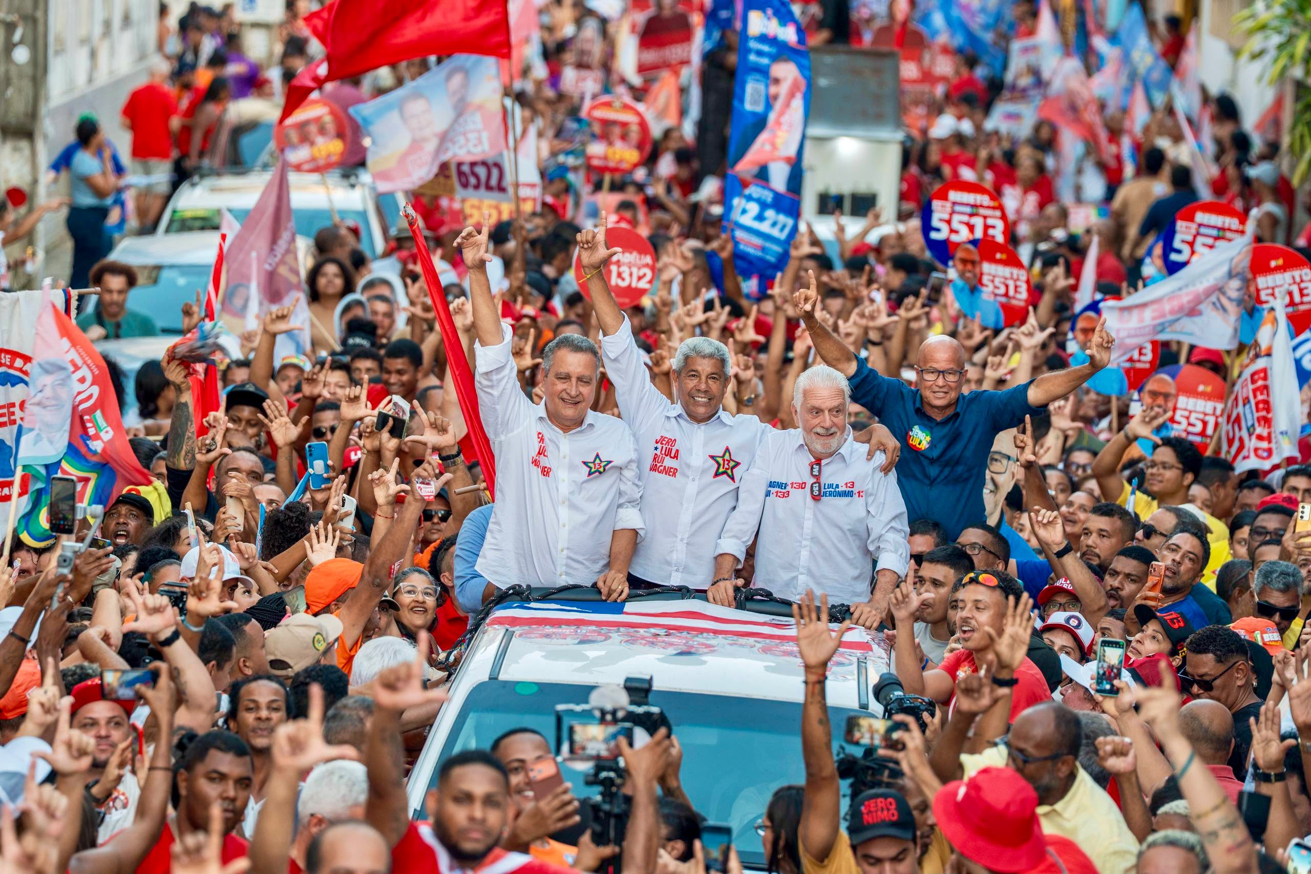 Imagem de Jerônimo comanda carreata em reduto da oposição e crava vitória no primeiro turno: "Na Bahia e no Brasil"