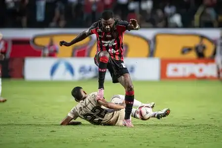 Imagem de Vitória vence a Jacuipense nos pênaltis e chega à final do Baianão