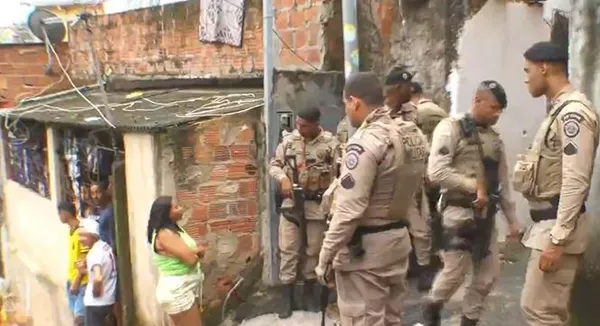 Imagem de Suspeitos fazem adulto e criança reféns em Tancredo Neves
