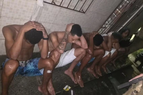 Imagem de Suspeitos morrem em confronto após fazerem família refém em Santa Cruz