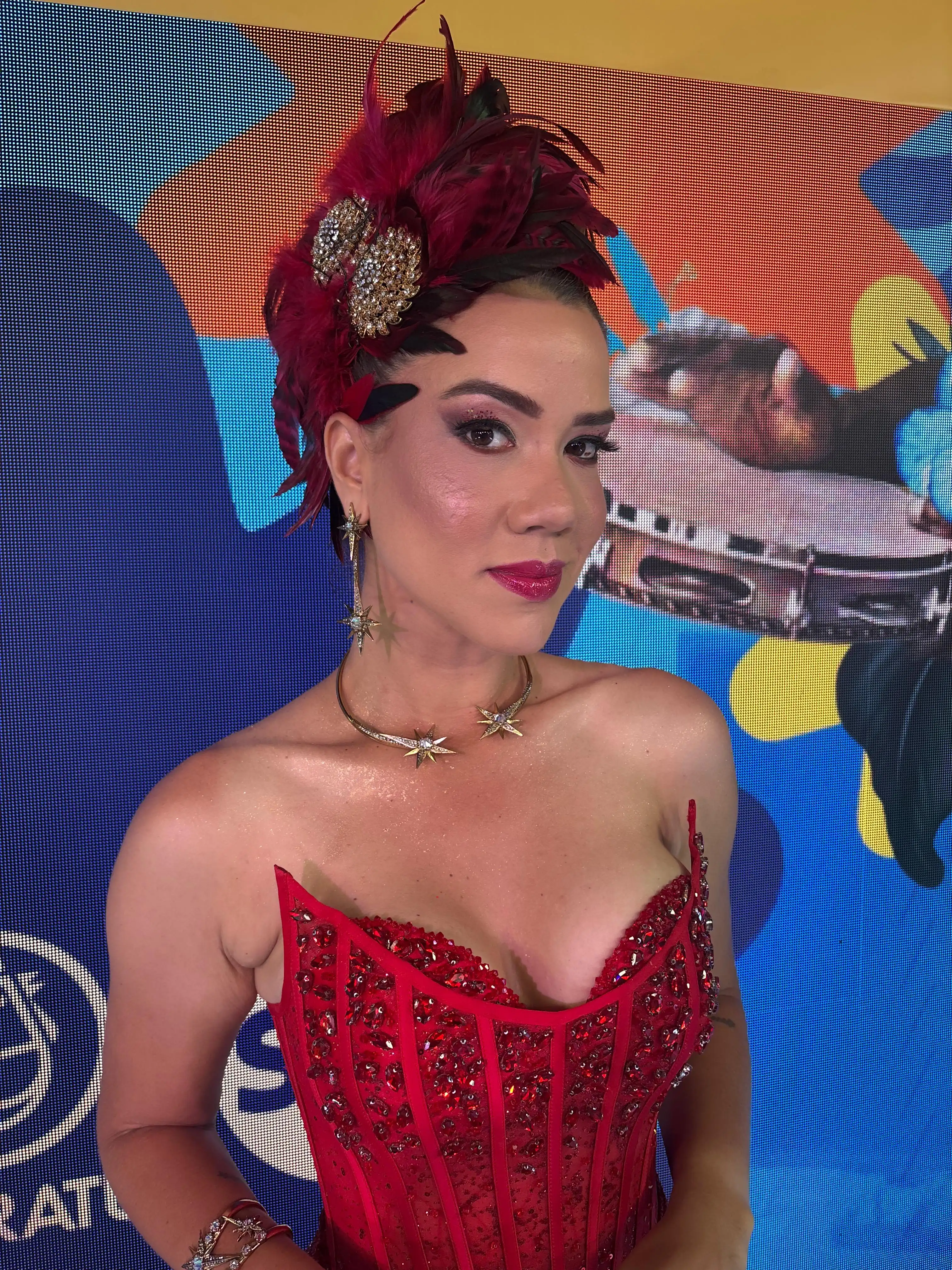 Imagem de MUSA DA TV: Dani Mazzei se destaca com superproduções para apresentar o Carnaval na TV Aratu 