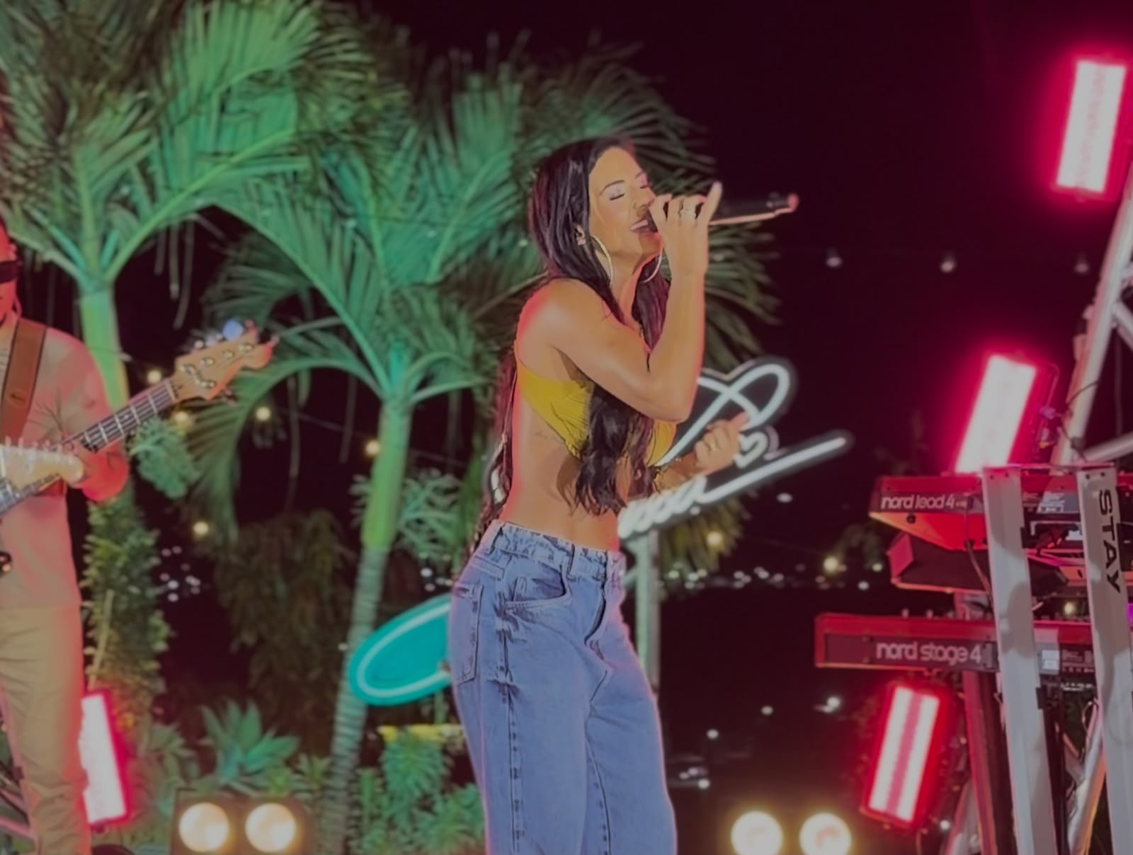 Imagem de Larissa Marques grava audiovisual em cenário paradisíaco no Baixo Sul e inicia nova fase no arrocha