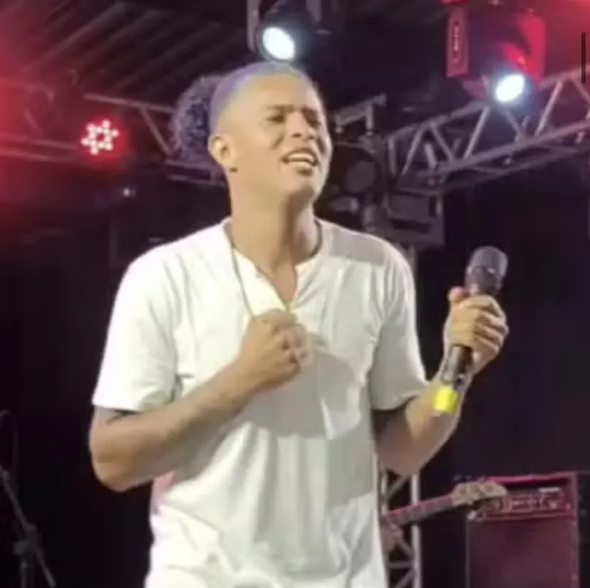 Imagem de Cantor de piseiro e sertanejo é morto a facadas na Bahia