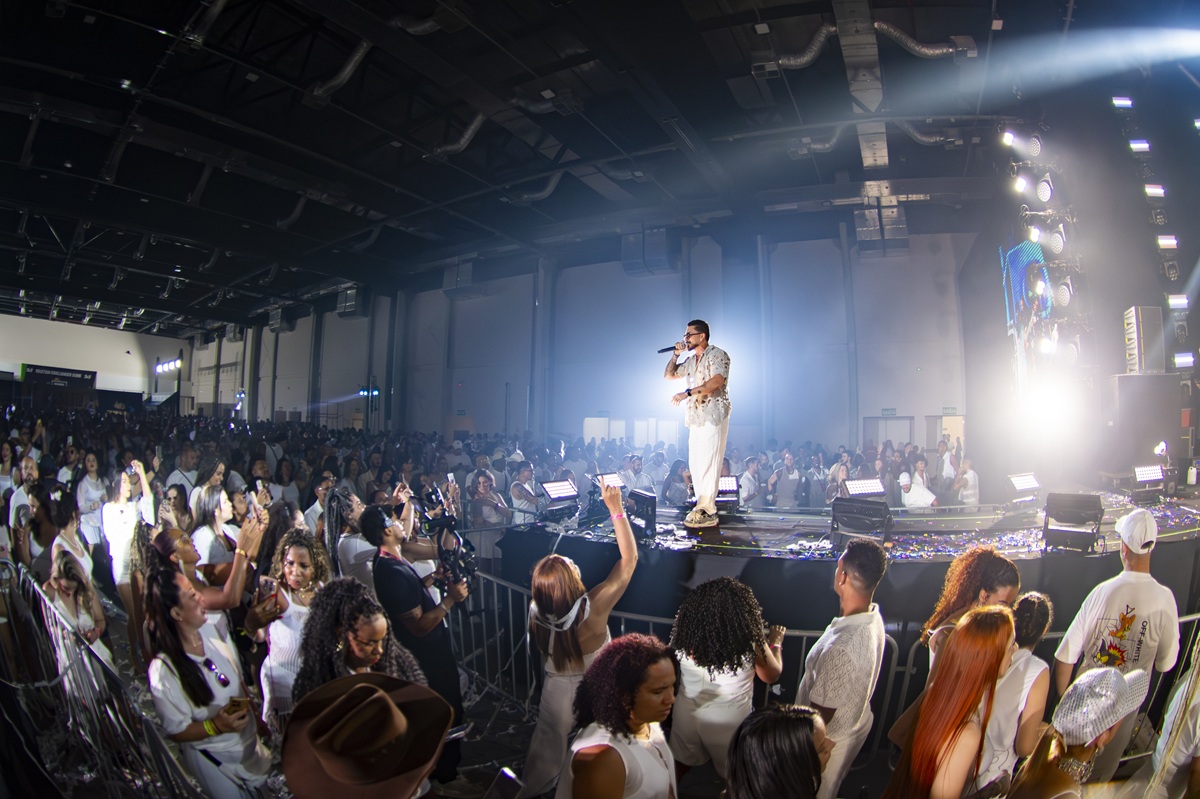 Imagem de Papazoni lança registro de show gravado na convenção nacional da FitDance