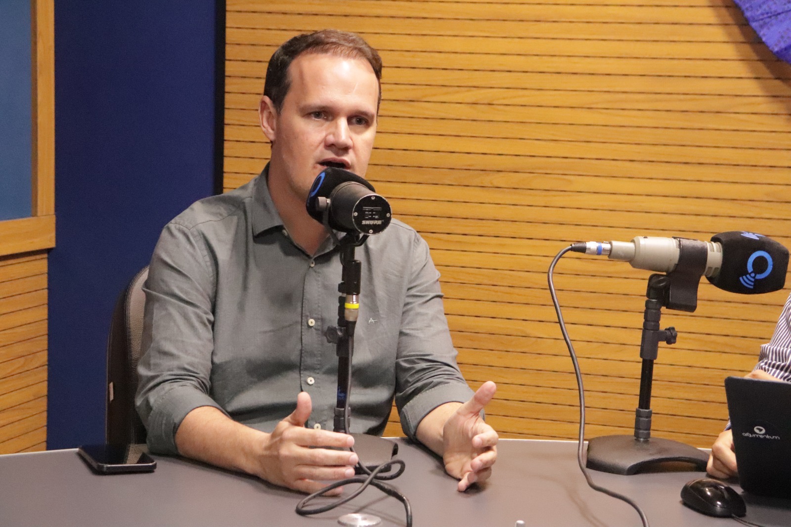 Imagem de “ACM Neto precisa explicar porque sua chapa recebeu milhões do Master de Vorcaro”, afirma Júlio Pinheiro